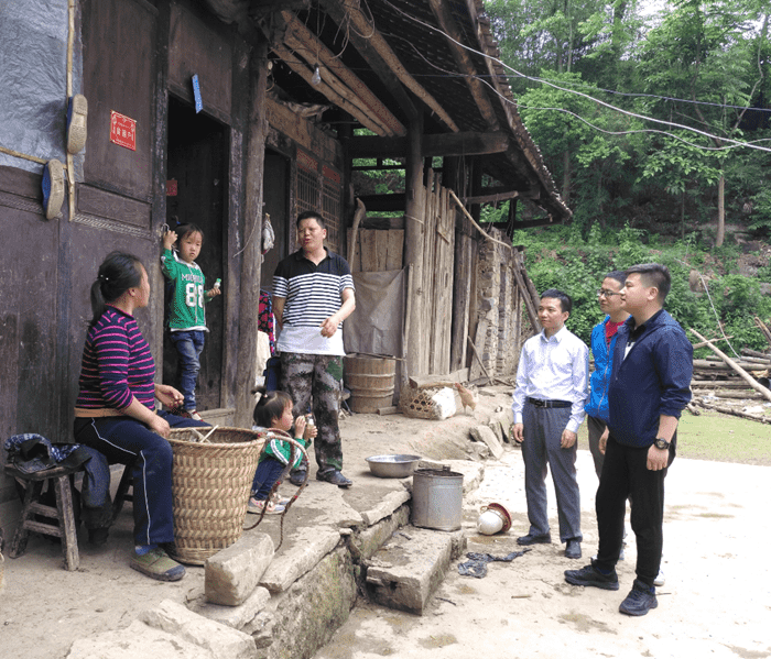 行走在思南县张湾村和迎风村的扶贫路上