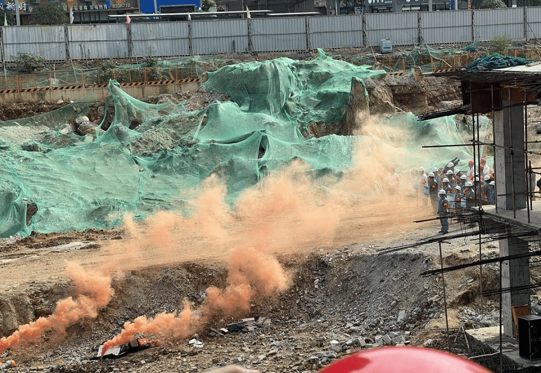 铜仁市熊家屯棚户区（城中村）改造项目黄家院子项目点开展基坑坍塌应急救援演练