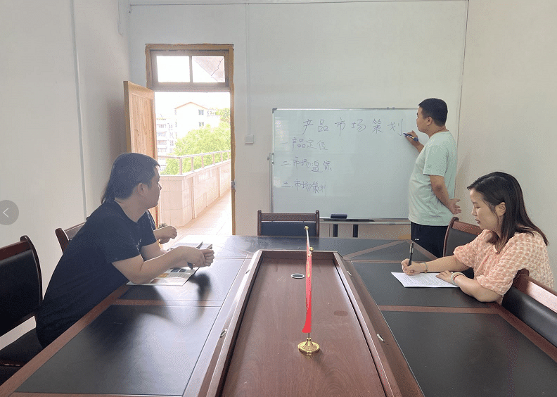 银海商贸公司开展产品市场策划及销售技巧培训