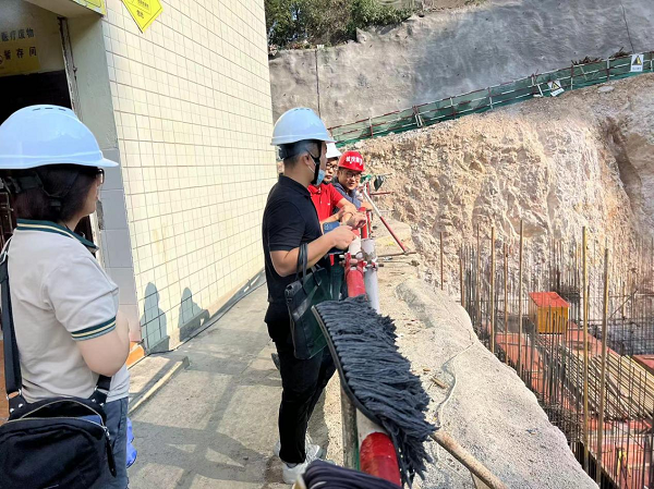 铜仁城交集团九龙地矿公司对在建项目进行国庆节前质量安全检查