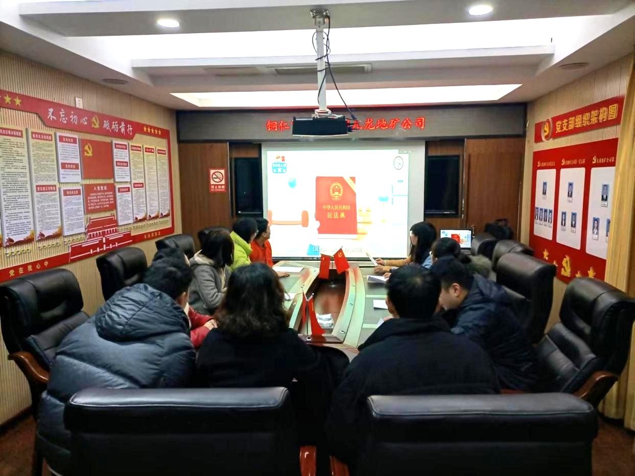 铜仁城交集团九龙地矿公司开展宪法宣传周活动