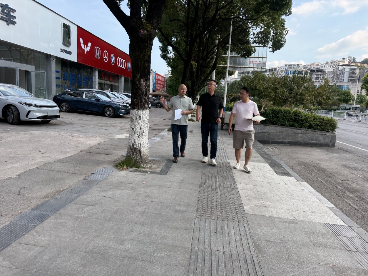 九龙地矿公司总经理董昭赴铜仁市熊家屯东太农副产品市场、万山区 产业园职工食堂项目点开展实地调研